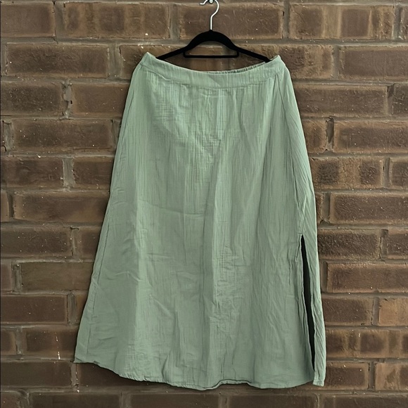 Caslon Green Midi A-Line Skirt with Slit - Picture 2 of 6